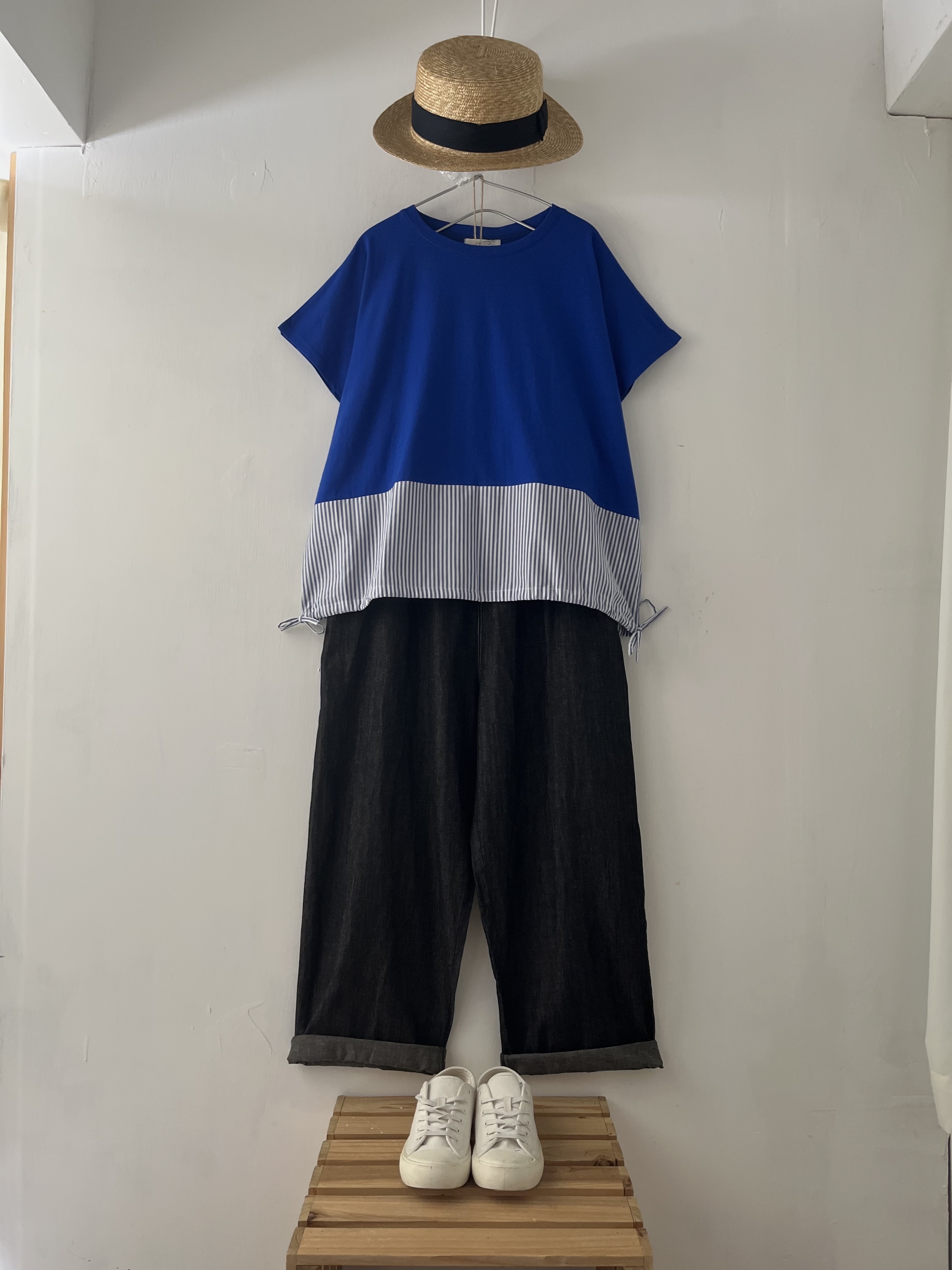 Cloud nine 藍色拼條子圓領top