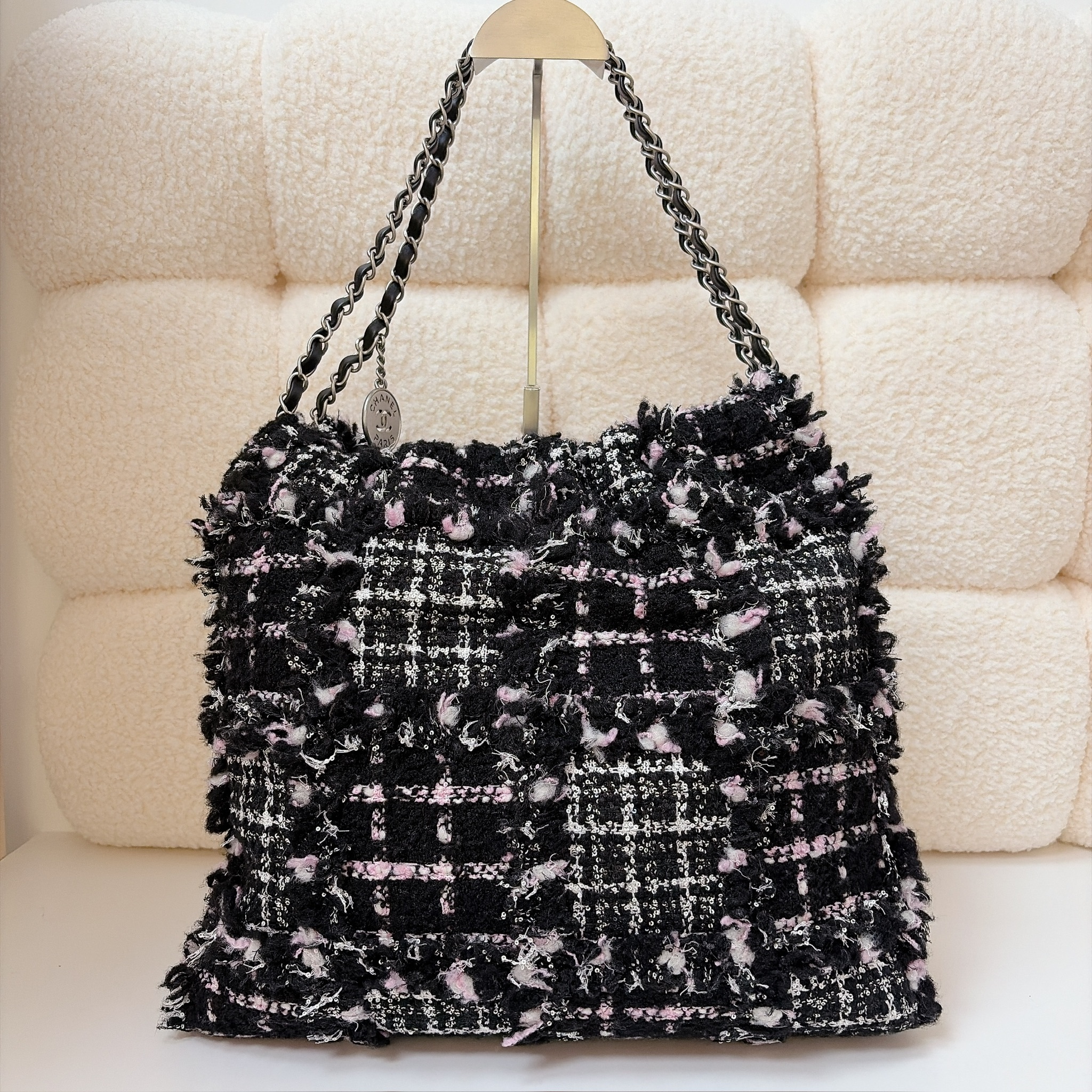 Chanel 22 Bag - Black and Pink / SHW