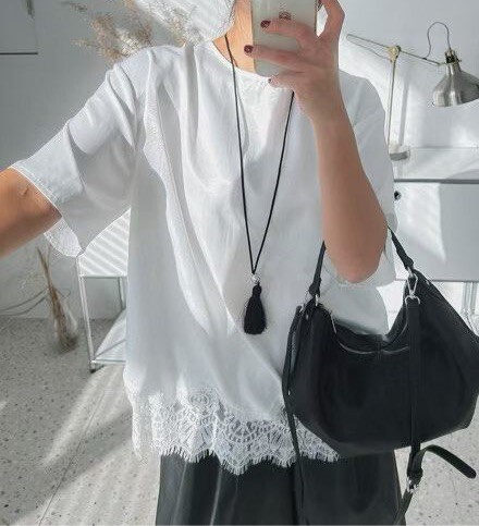 下接蕾絲寬版絲緞上衣