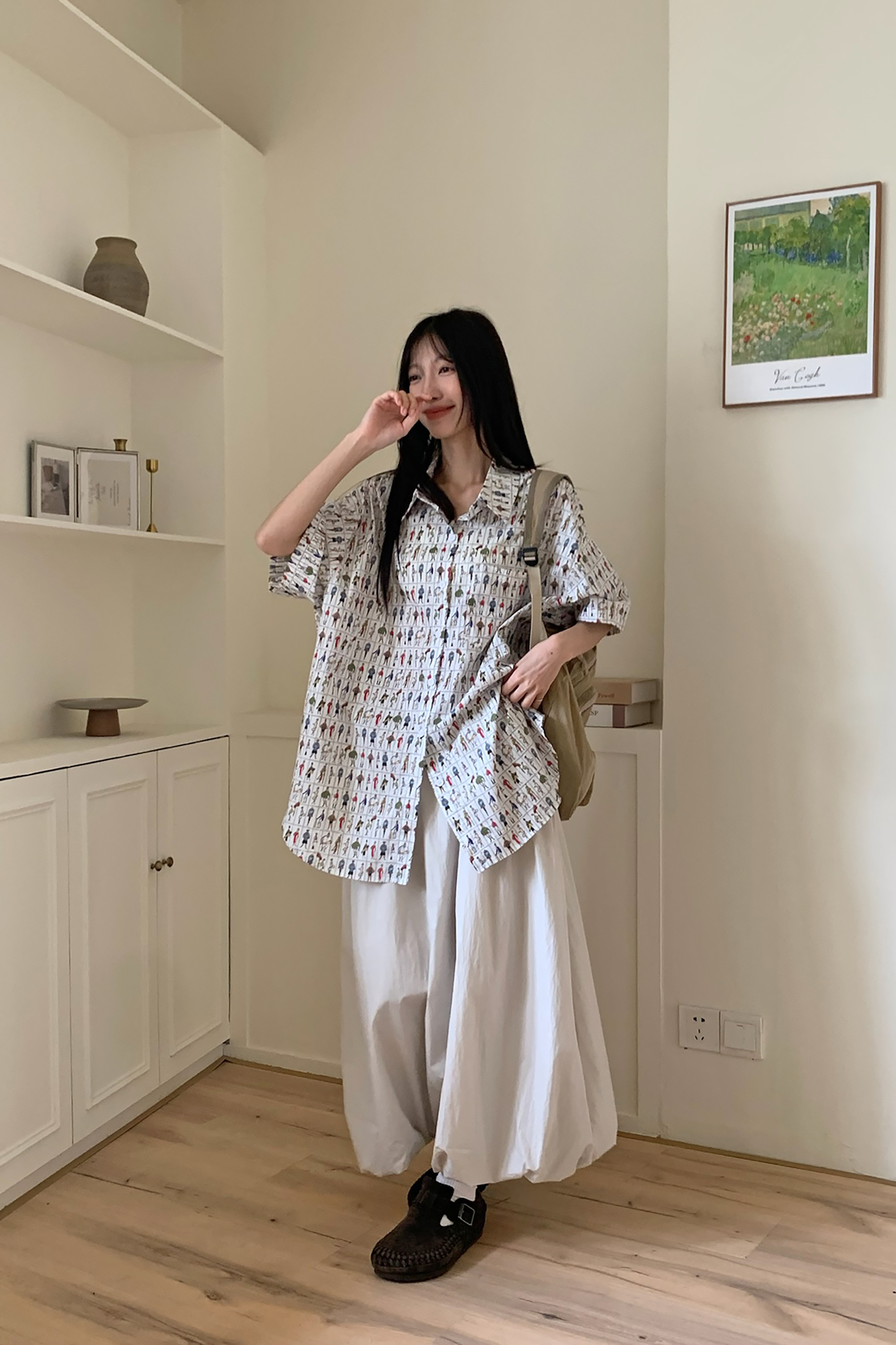 插畫小人物滿版短襯 白色