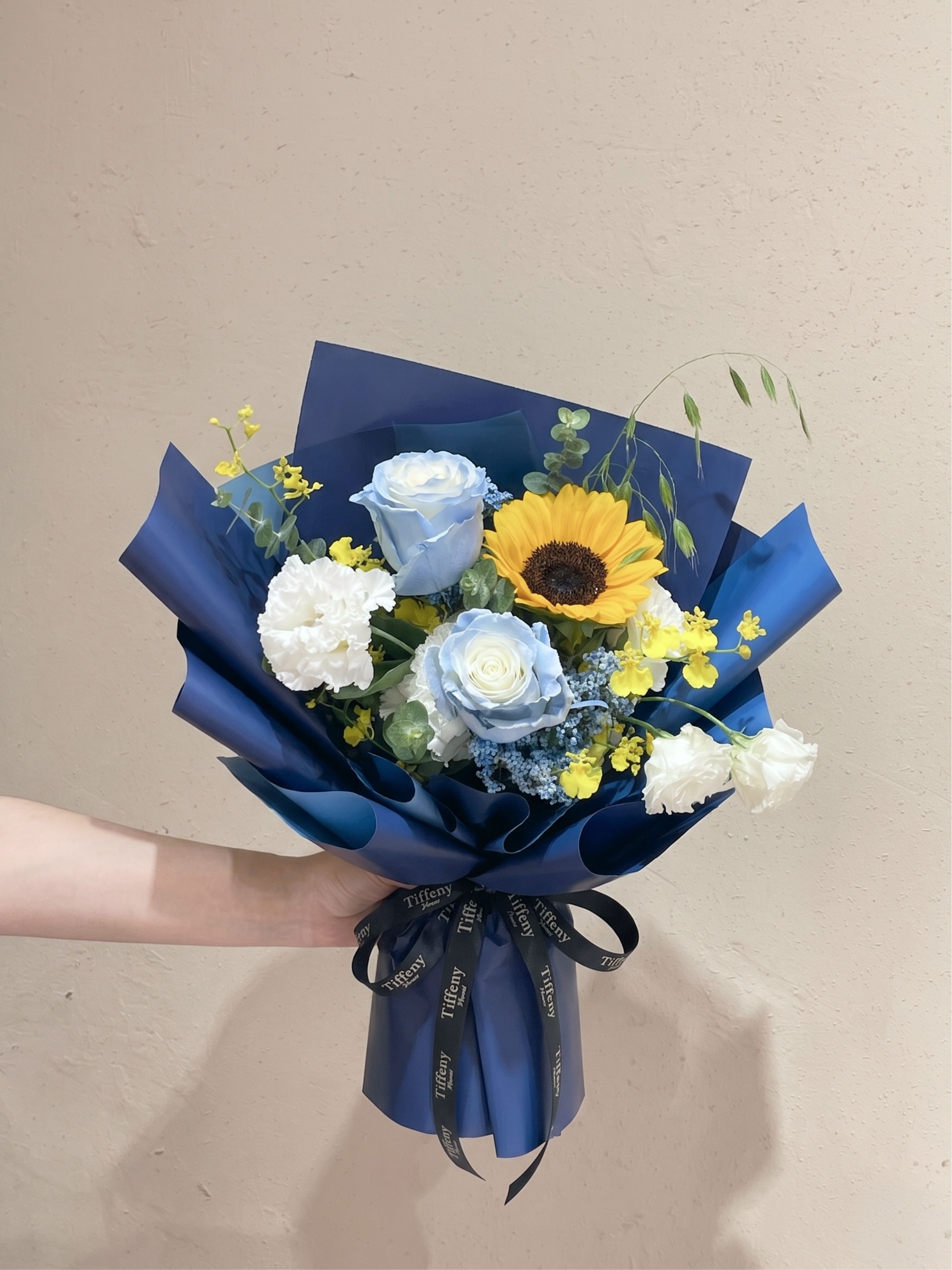 Stylish Rose Bouquet /S /blue colors