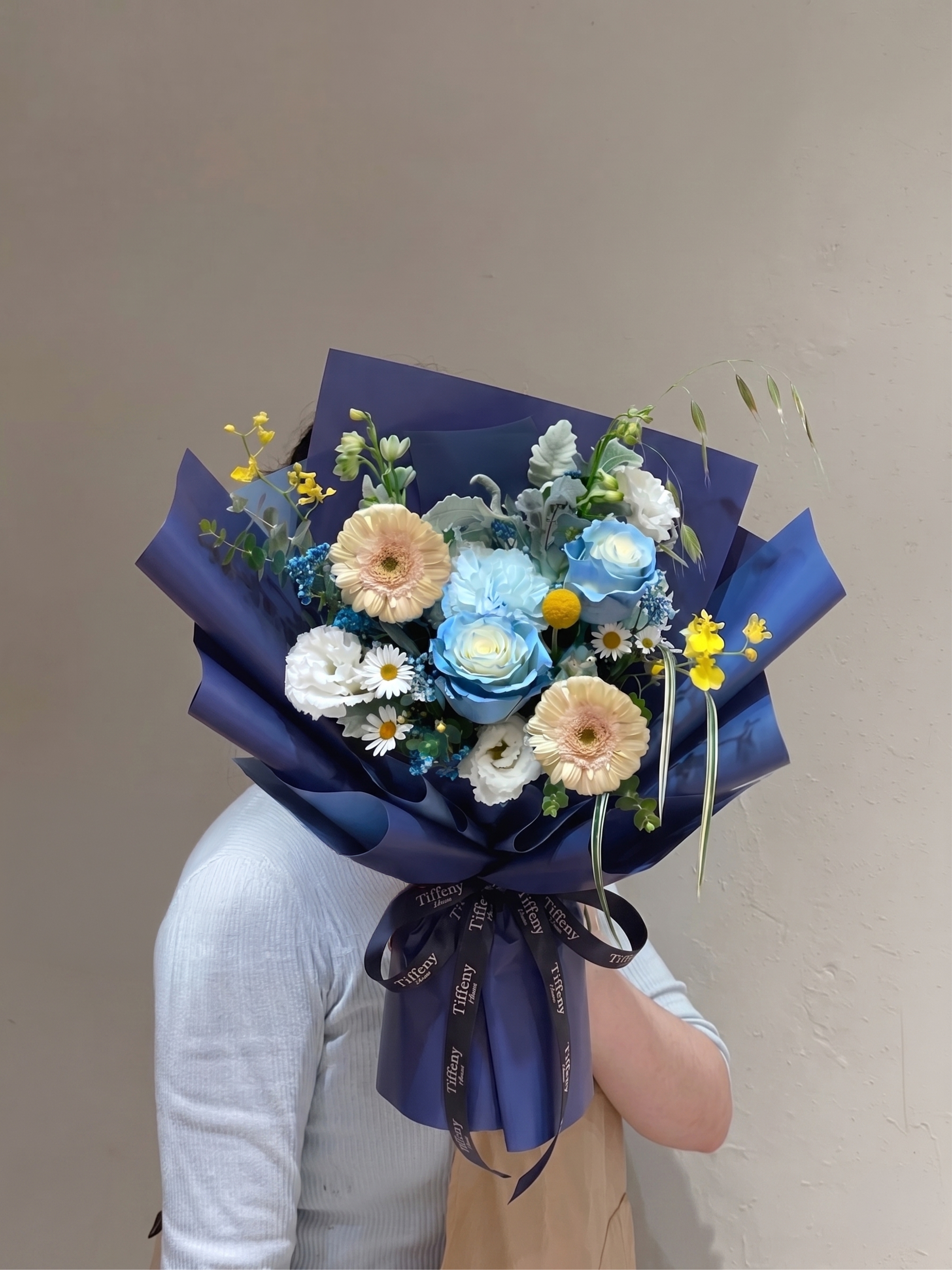 Stylish Rose Bouquet /M /blue colors