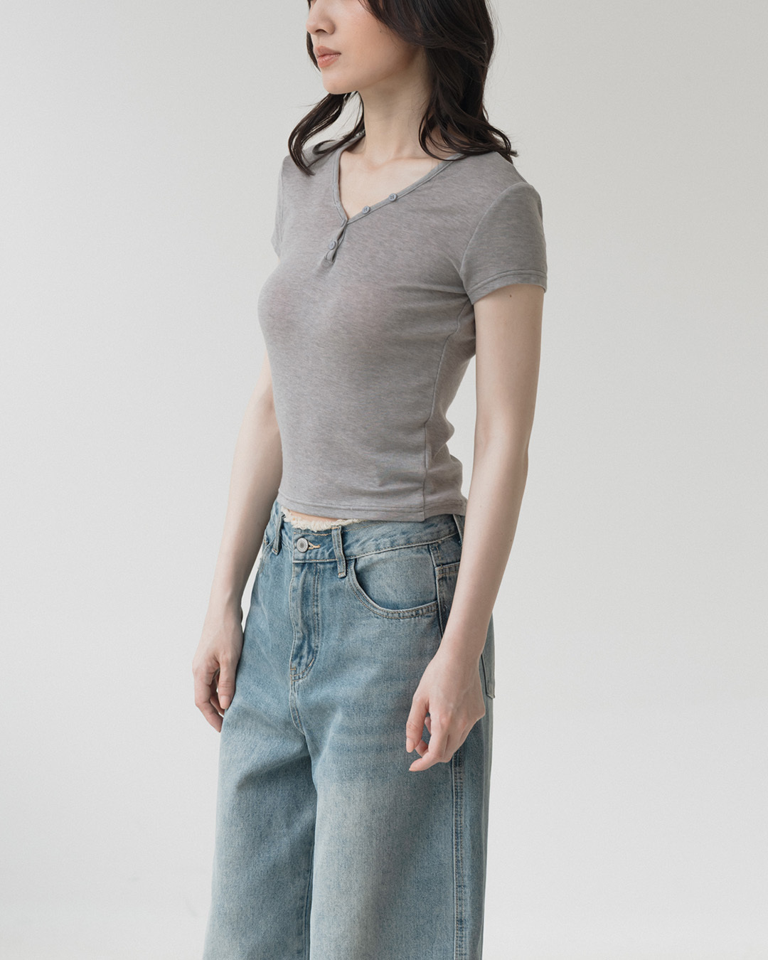 Simple V-neck button-down fitted cropped top - gray S/M【01099728】in stock+pre-order