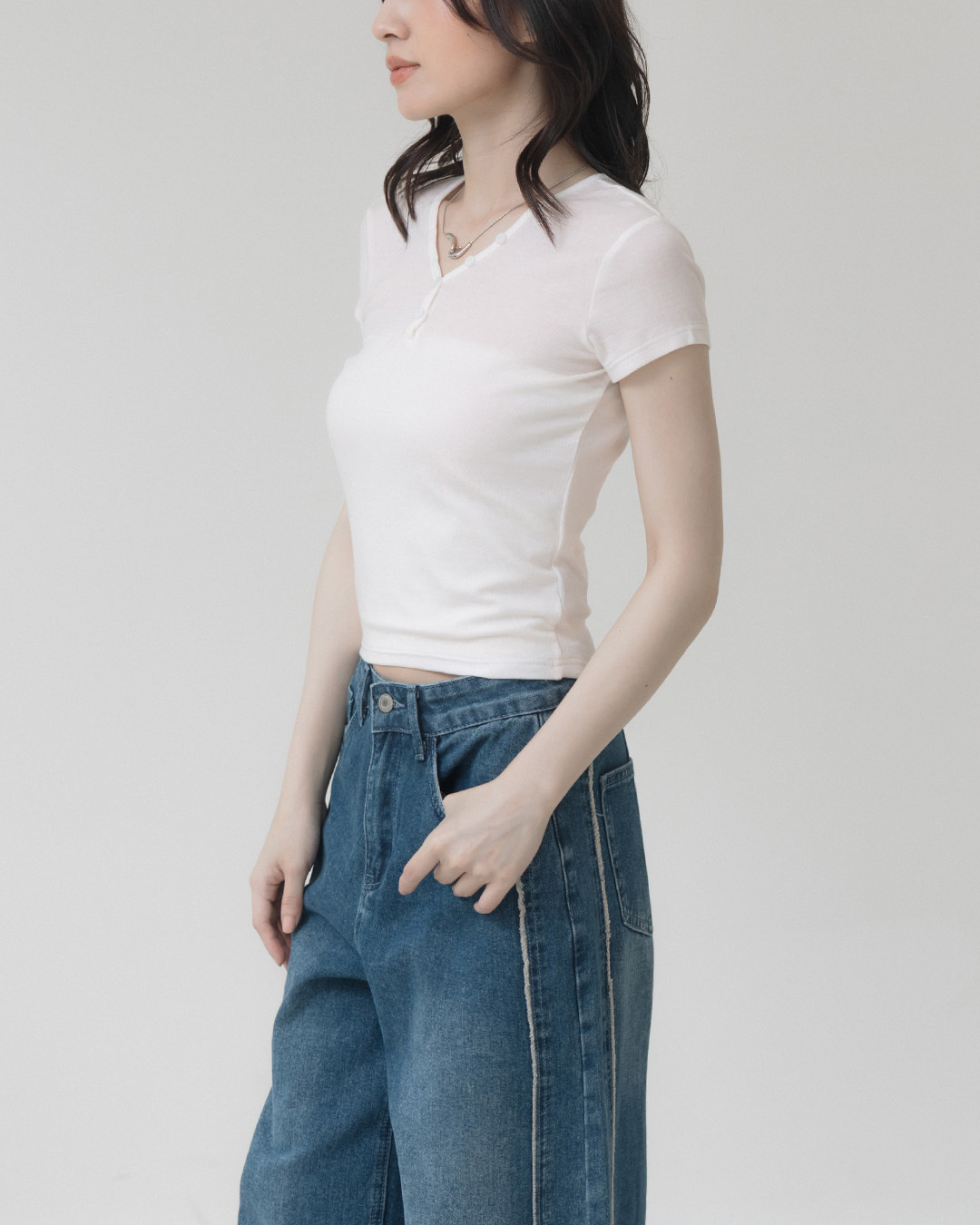 Simple V-neck button-down fitted cropped top - off-white S/M【01099727】in stock+pre-order
