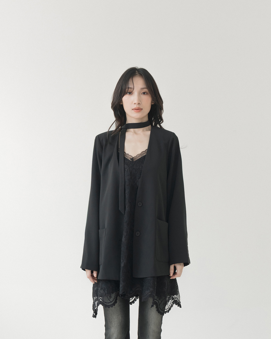 Simple collarless suit jacket with a neckerchief - black【02030583】in stock+pre-order