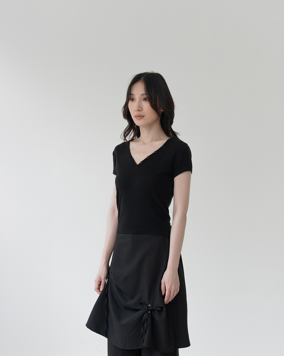 Simple V-neck button-down fitted cropped top - Black S/M【01099726】in stock+pre-order