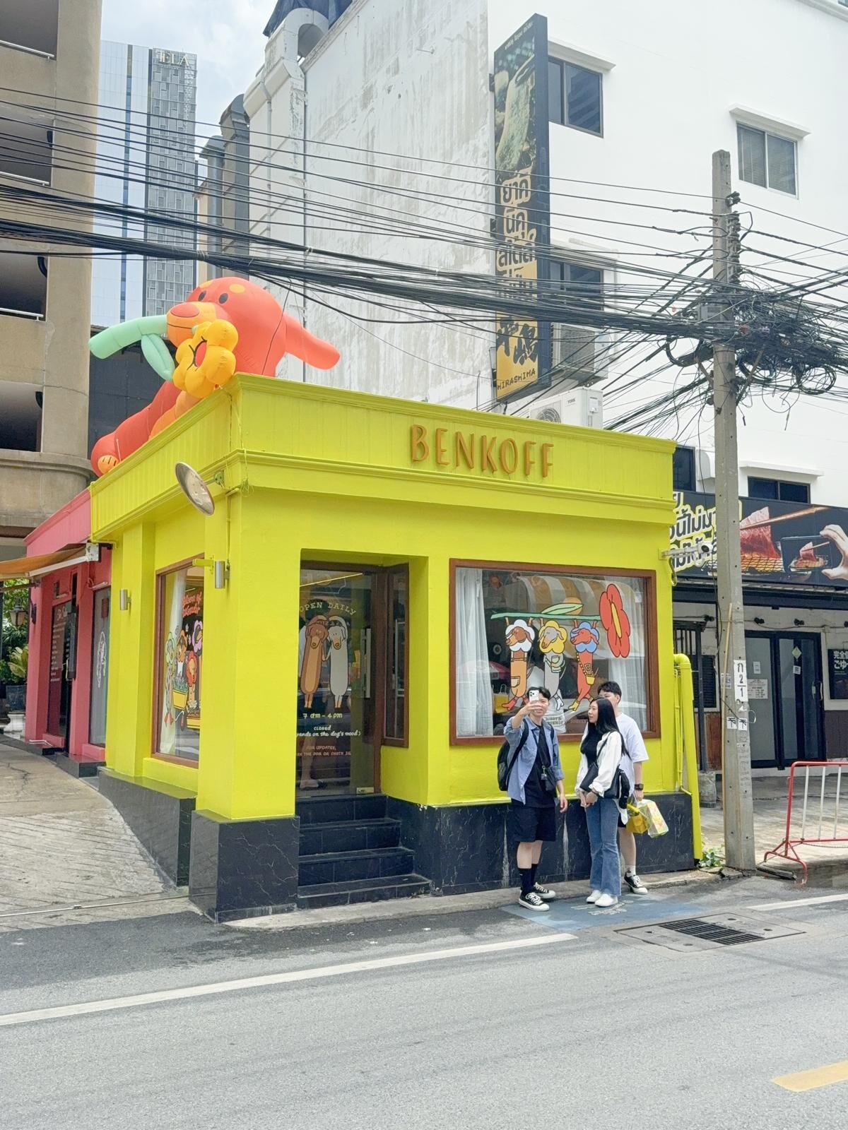 曼谷直送 爆紅Benkoff 臘腸狗花花盲盒