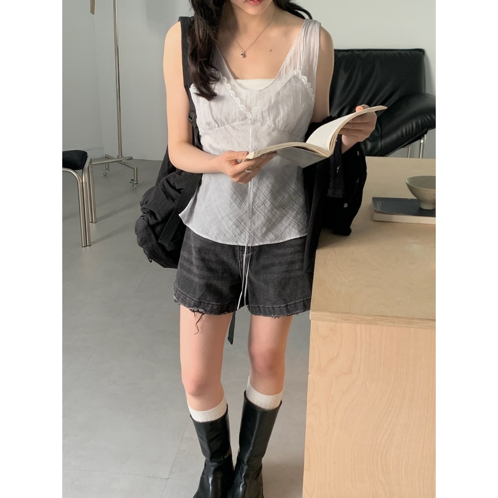 A26 這氛圍太美啦 拼接感透膚V領背心 #8549