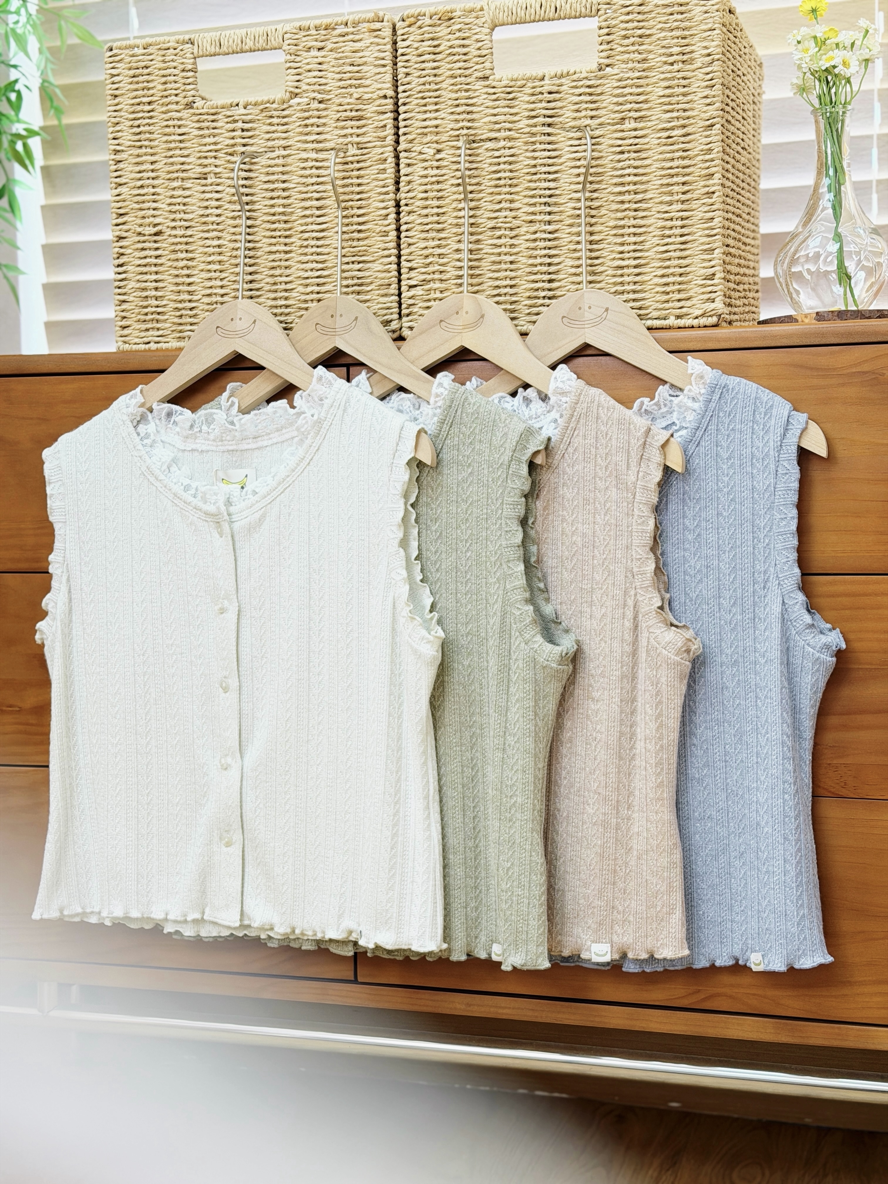 四色 / 微閃蕾絲層次感滾邊背心 / Lace Trim Layered Lurex Tank Top
