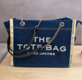 [S] MARC JACOBS DARK WASH 2F4HTT018H05-473 THE DENIM CHAIN MEDIUM TOTE BAG, 196611170437 (SMJ690)