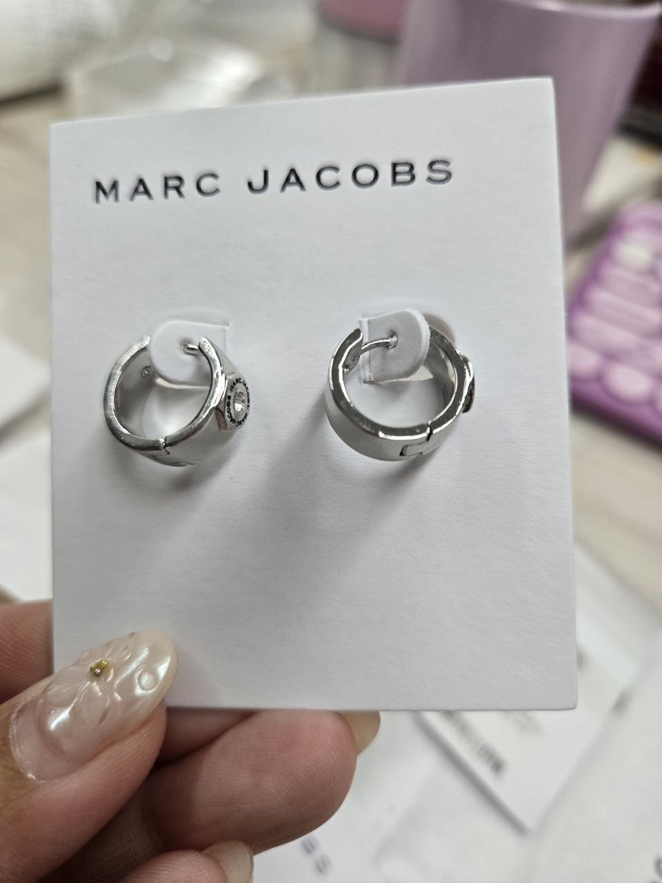 [S] MARC JACOBS SILVER/CRYSTAL 4S6JER001J18-059 HOOP EARRING, 196611826631 (SMJ714)