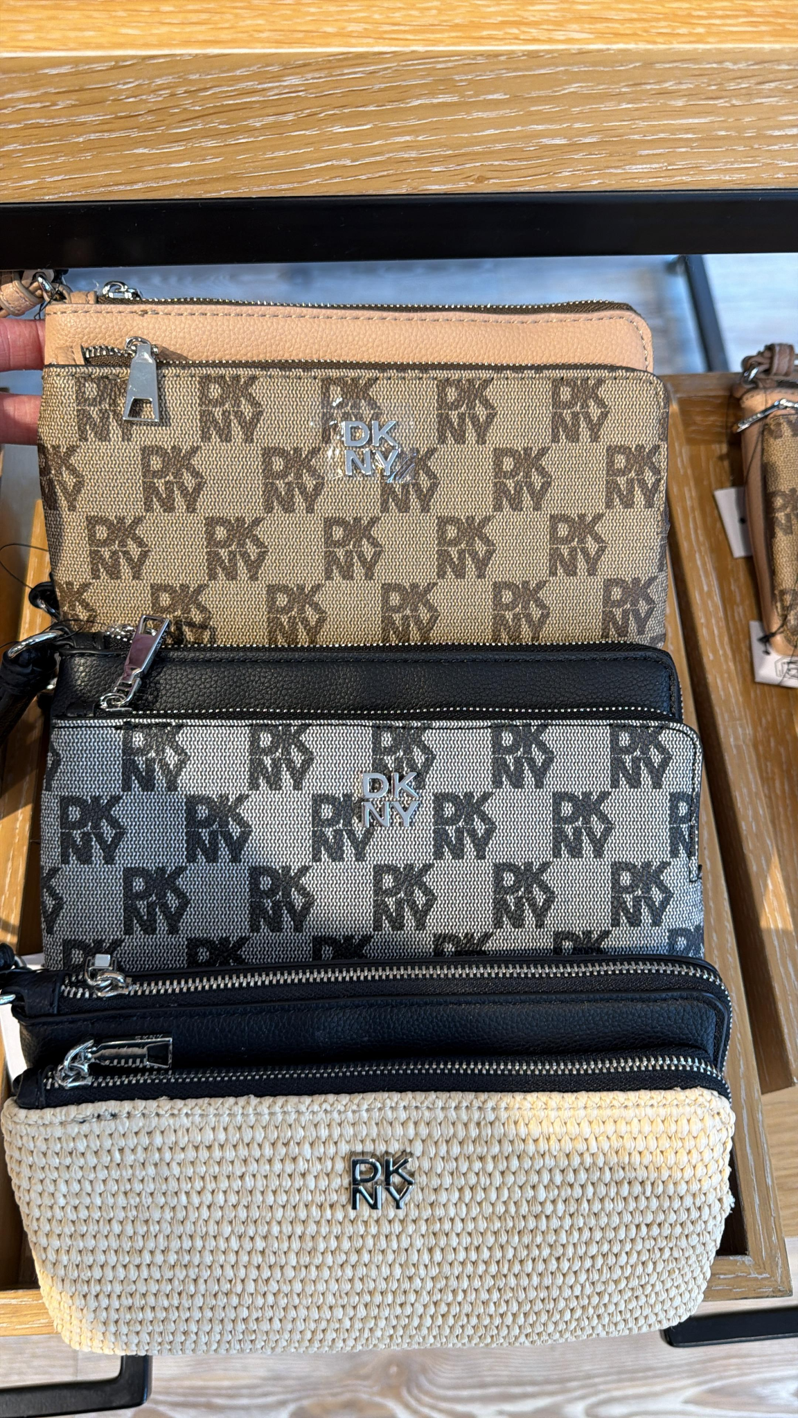 ZR040 DKNY 淨色LOGO雙層手挽包 21x12 cm
