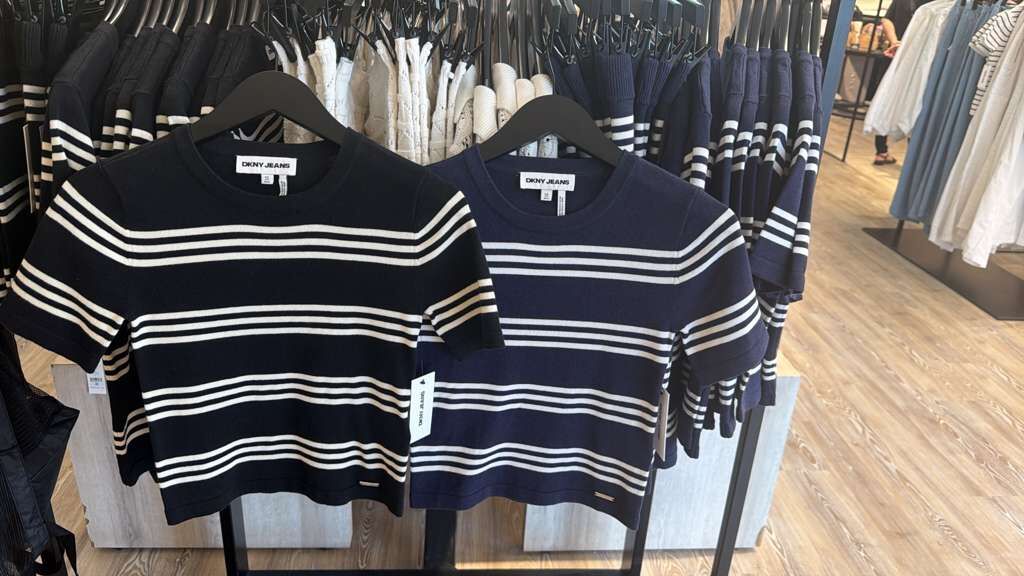 ZR001 DKNY 淨色間條圓領短上衣