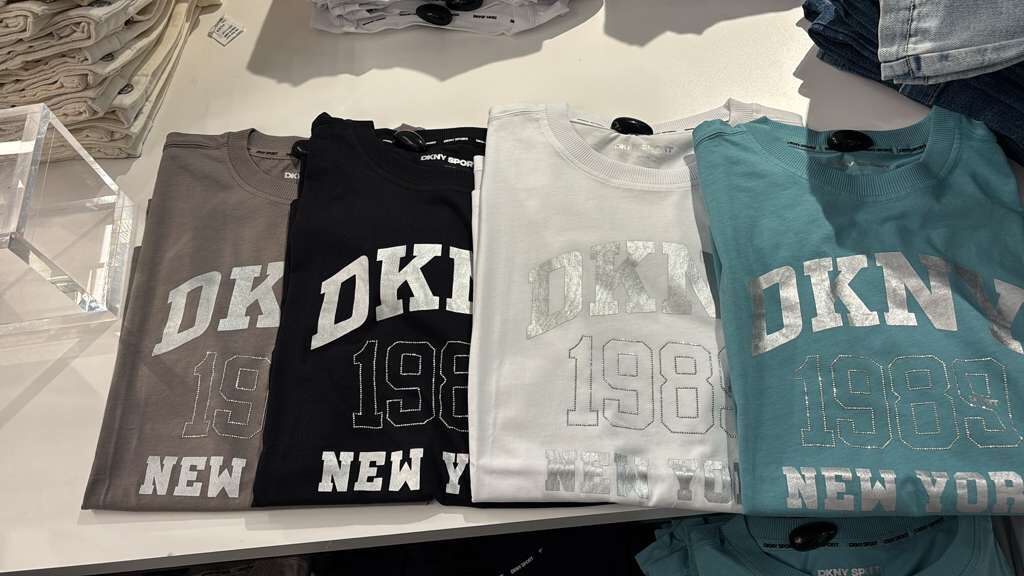 ZR010 DKNY 經典銀LOGO圓領TEE