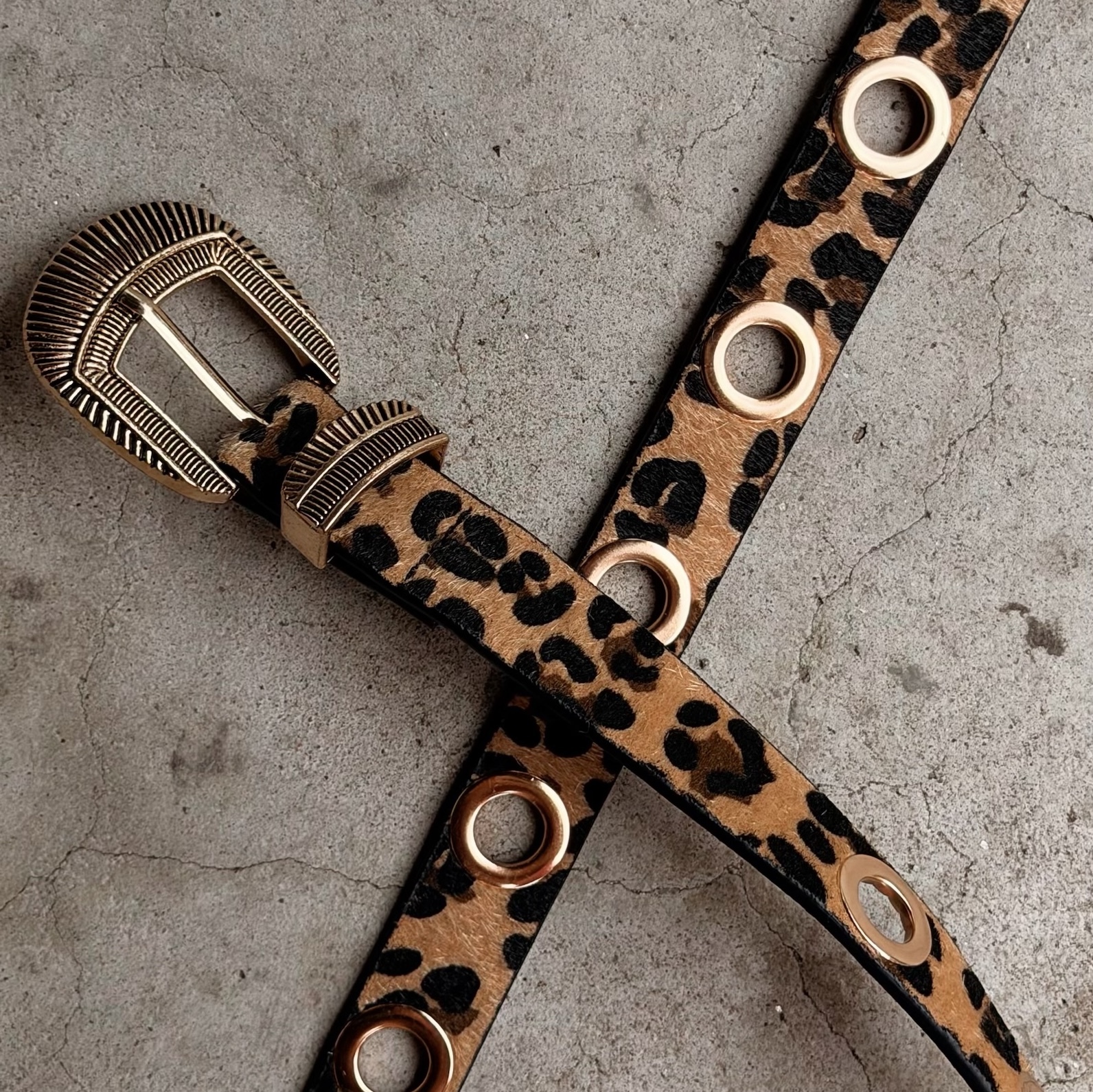 𝟗𝟎’𝐬 𝐖𝐢𝐥𝐝 𝐄𝐝𝐠𝐞🐆 復古毛感豹紋皮帶