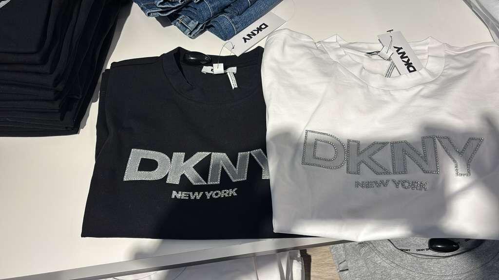 ZR012 DKNY 閃閃大LOGO圓領TEE