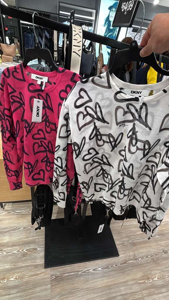 ZR065 DKNY 塗鴉愛心針織上衣