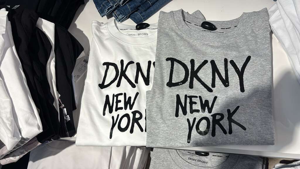 ZR017 DKNY 特式文字LOGO圓領TEE
