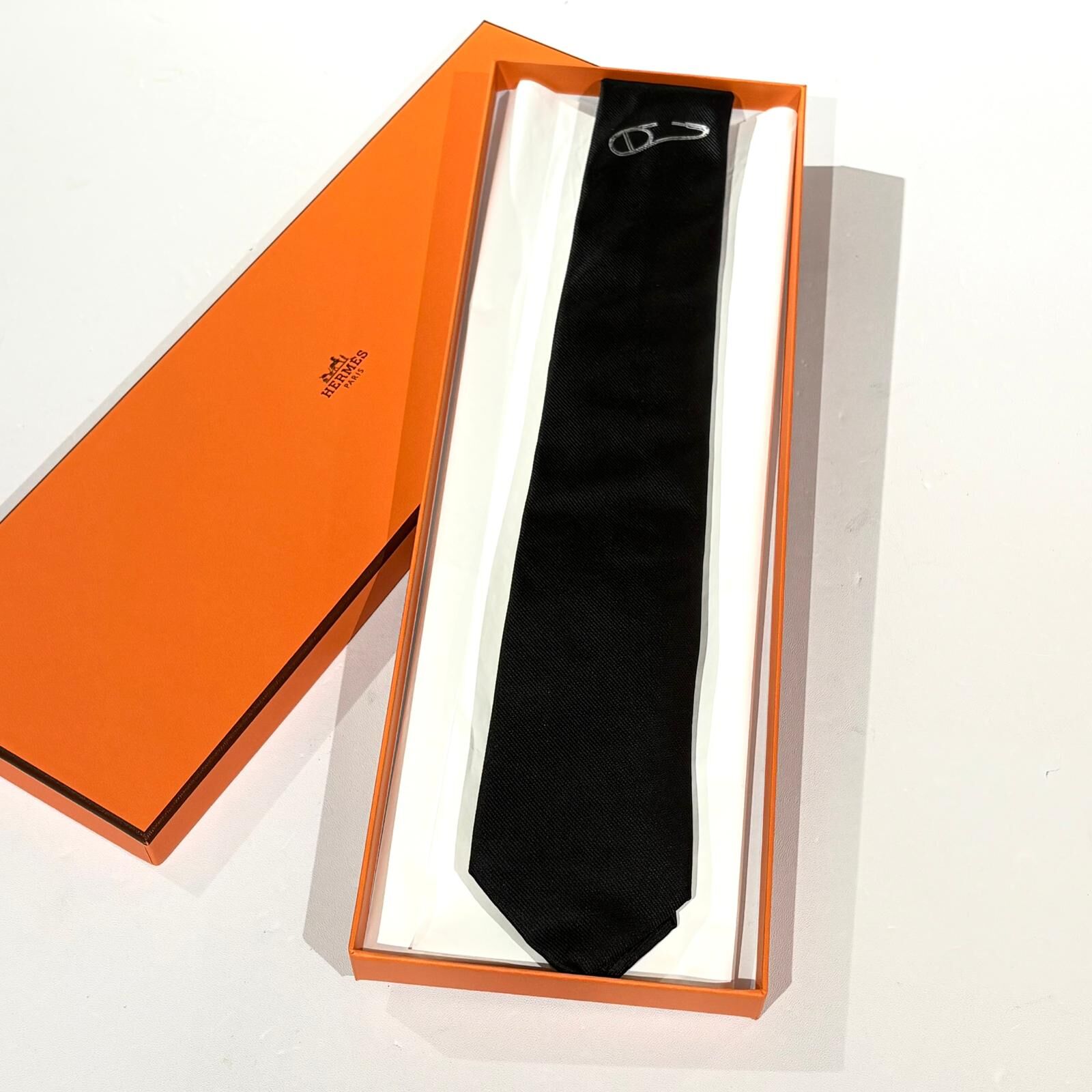 全新HERMES TIE CHAINE D ANCRE PUNK SILK 黑色豬鼻 #愛馬仕領呔 H339424T 01 #BRAND NEW #香榭站正品