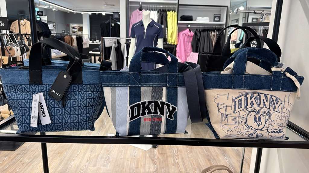 ZR026 DKNY 滿版LOGO手挽袋 35x21 cm