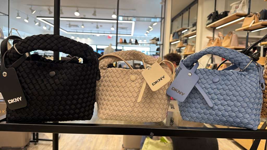 ZR030 DKNY 淨色編織款手挽包 22x14cm