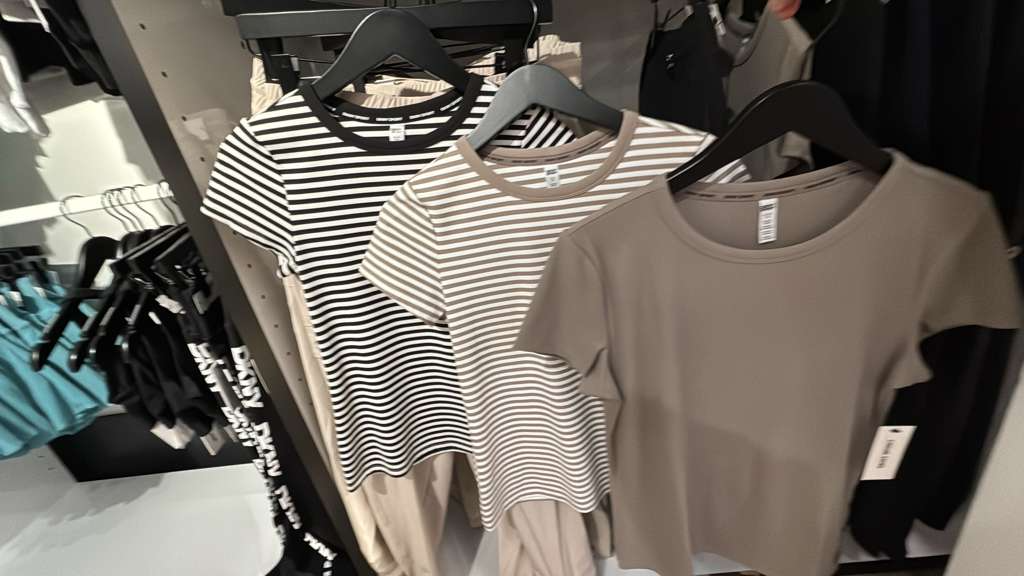 ZR043 DKNY 圓領短袖上衣