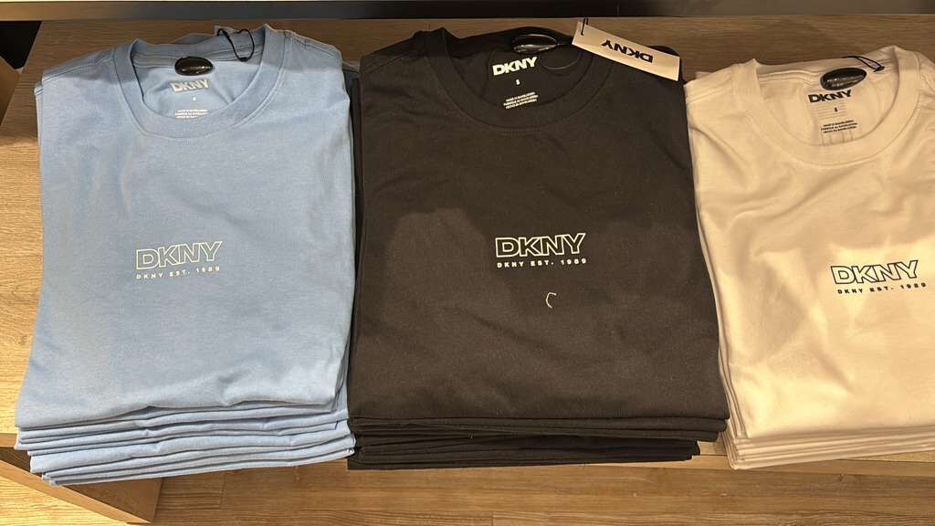 ZR056 DKNY 男士淨色短袖小LOGO TEE