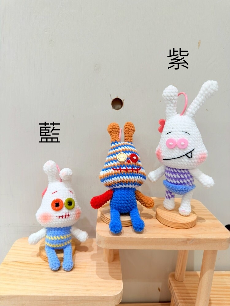 4014-釦子大眼睛兔兔吊飾-3號