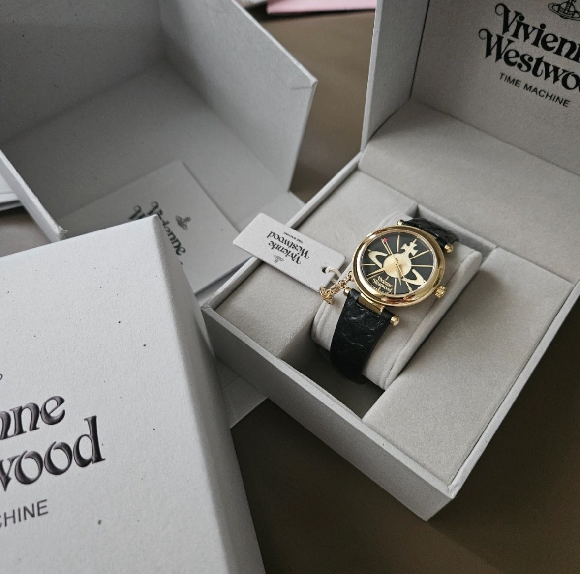 <精選西太后錶款⌚>Vivienne Westwood 土星吊墜時尚腕錶