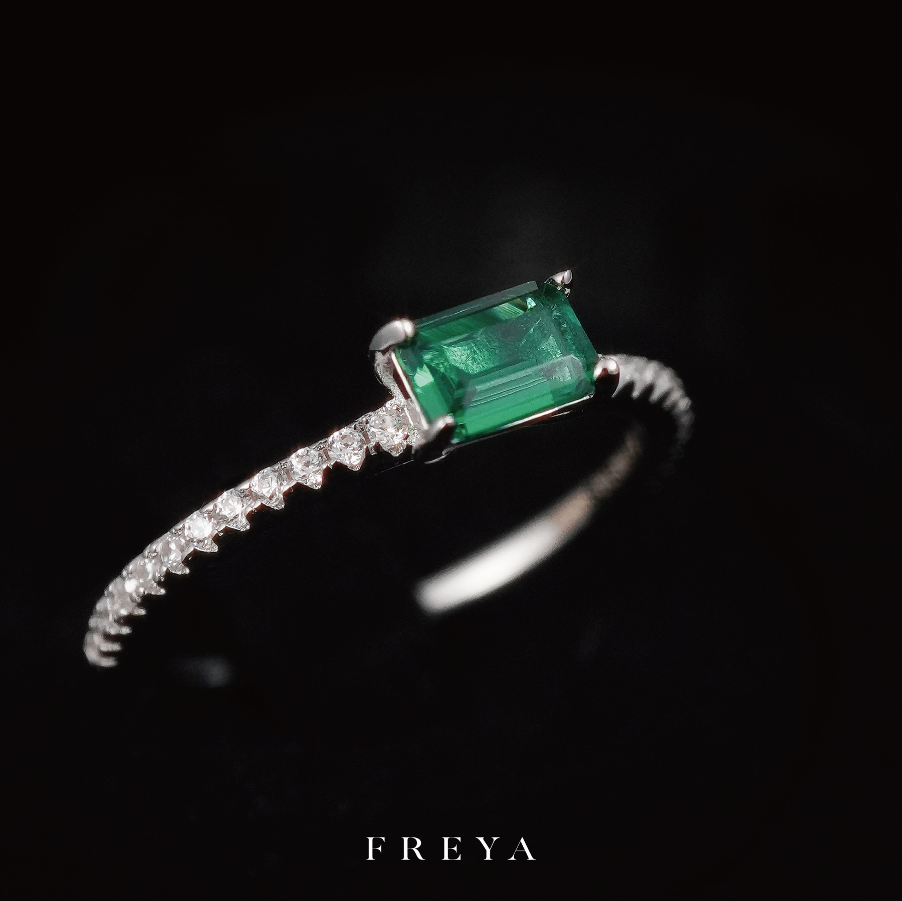 FREYA 祖母綠單鑽戒指