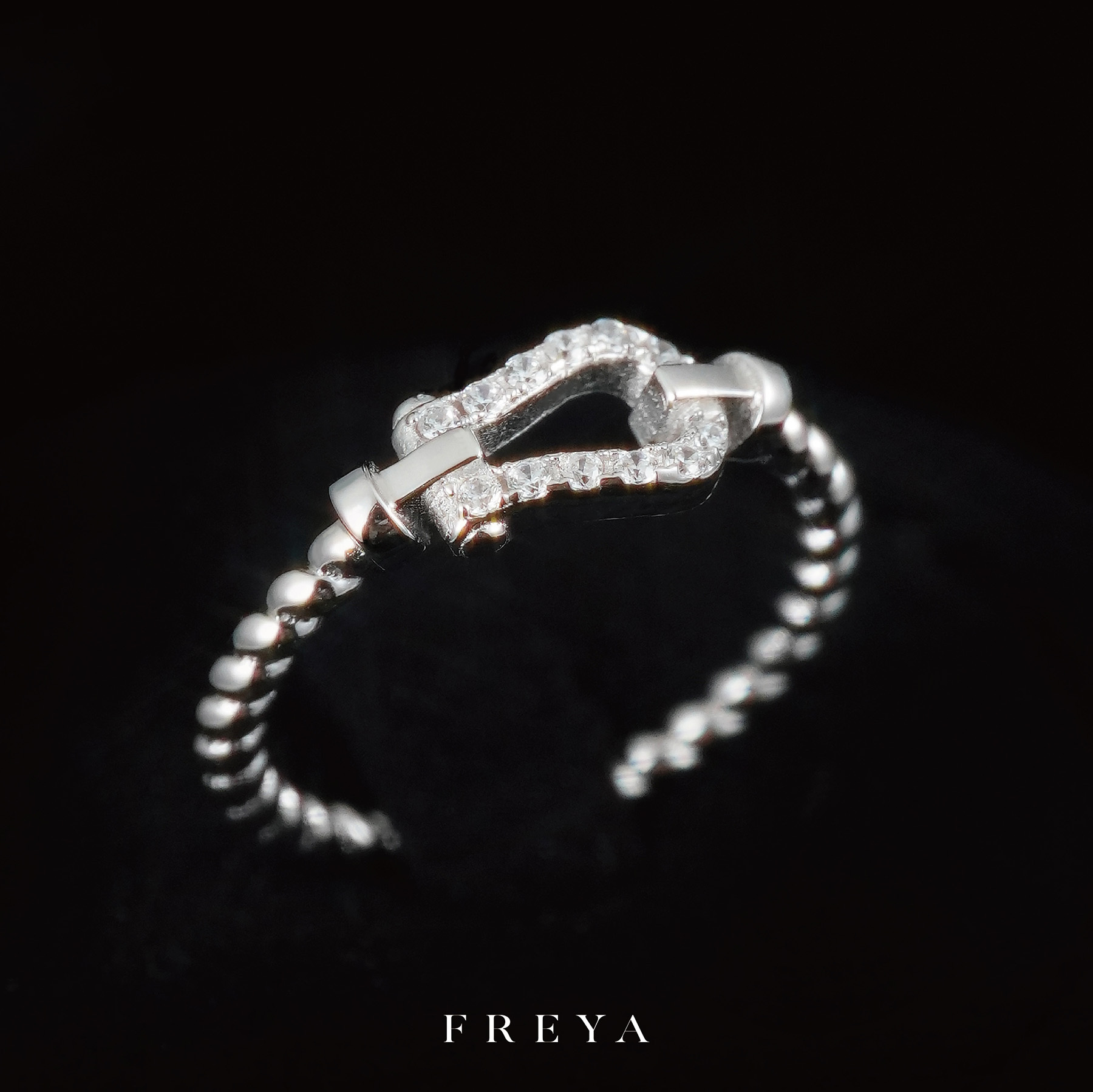 FREYA 馬蹄滿鑽戒指