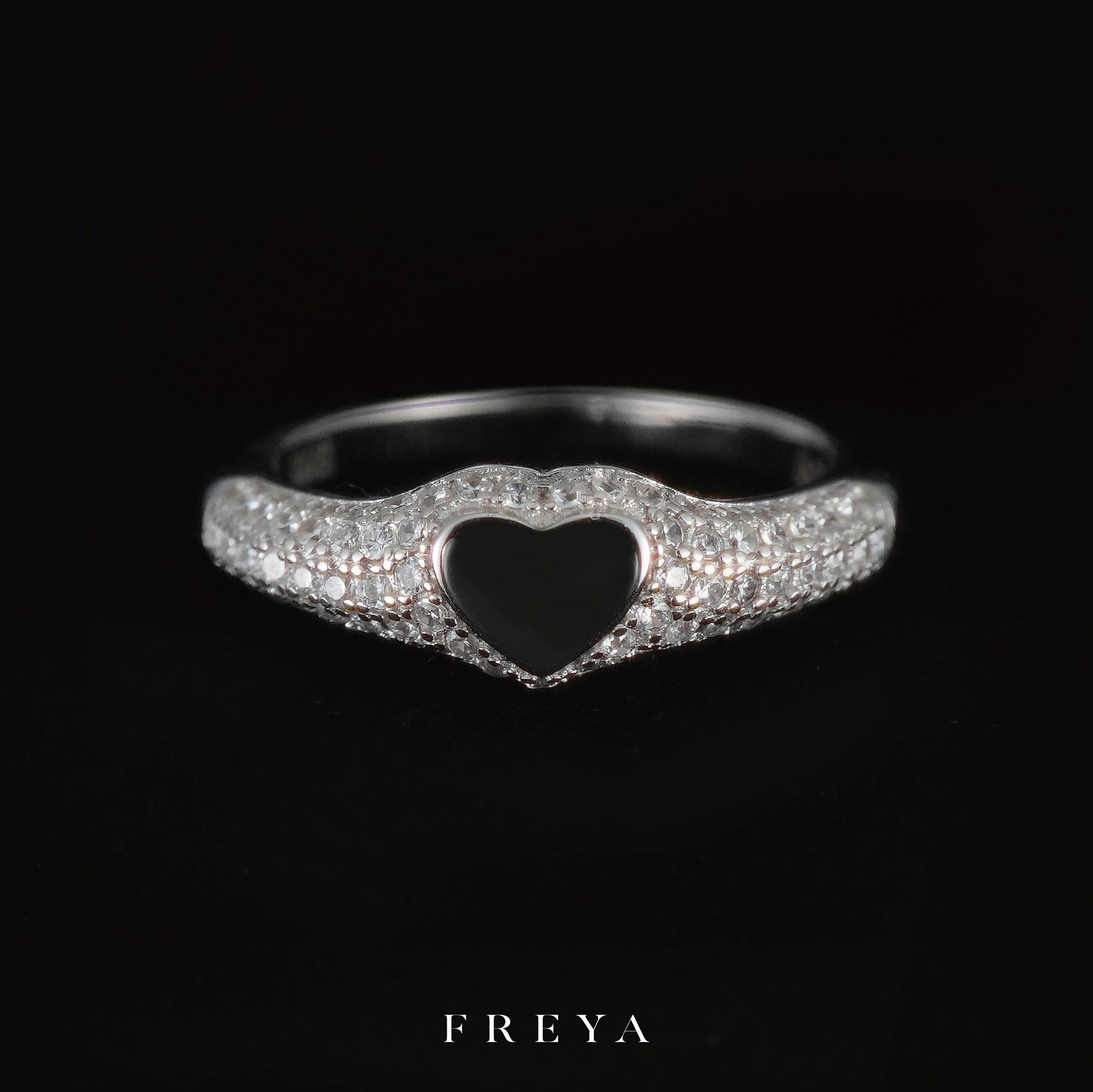 FREYA  徽章愛心閃鑽戒指
