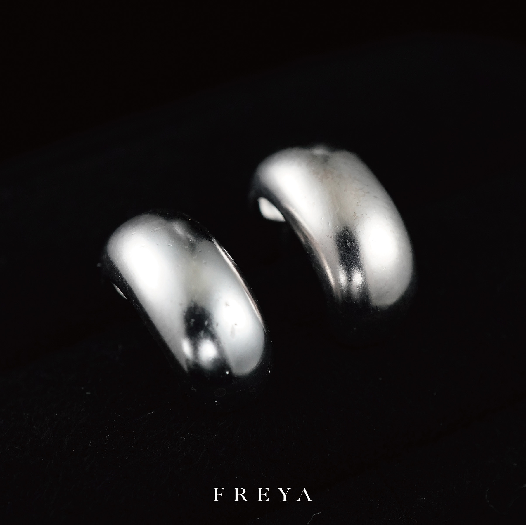 FREYA 小C弧形耳環