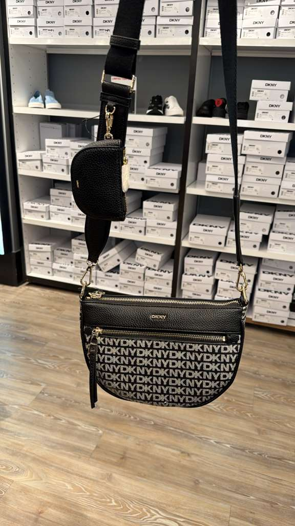 ZR082 DKNY 黑色滿版LOGO半月包 24X16CM