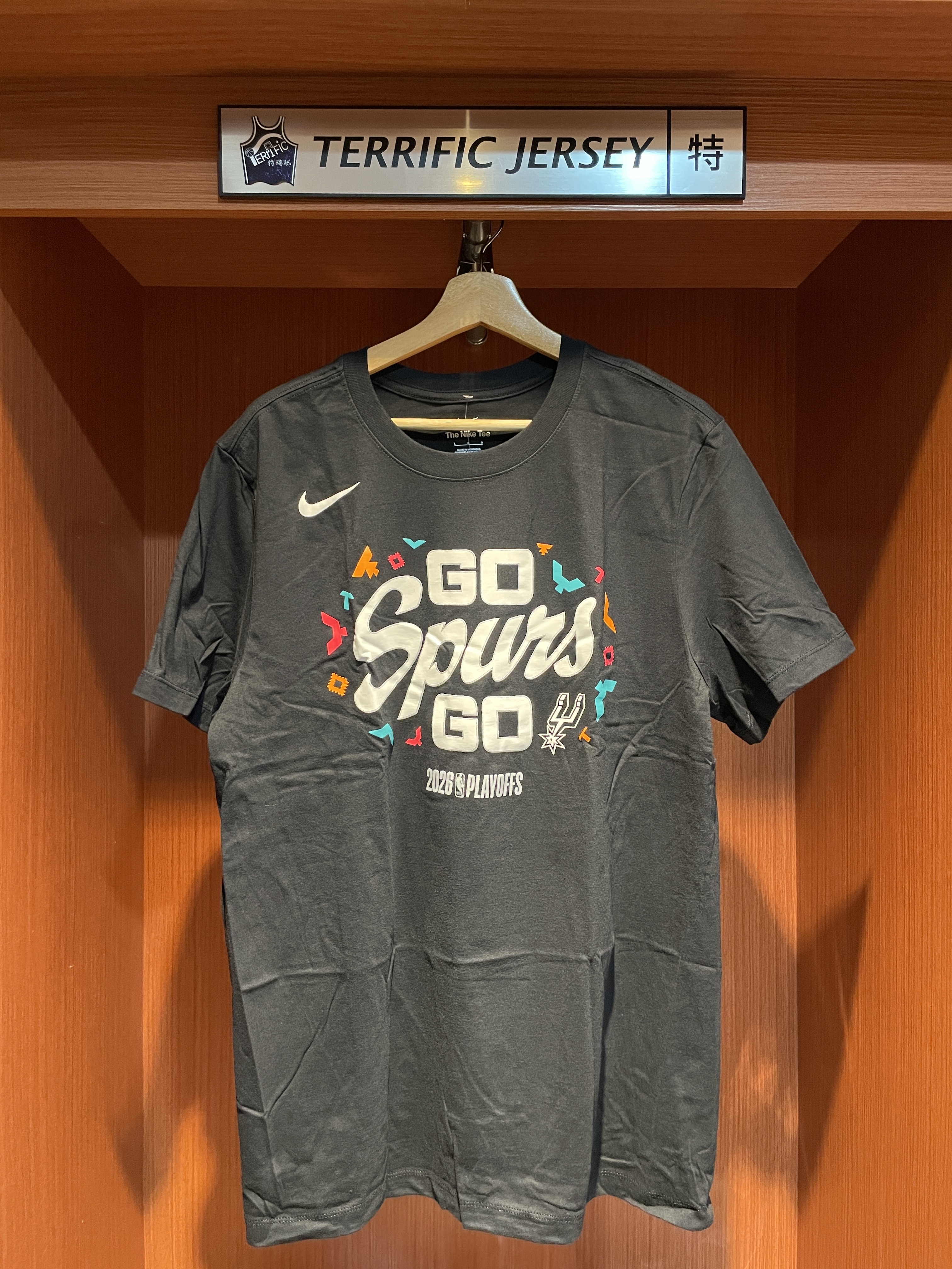 NBA短袖 San Antonio Spurs 聖安東尼奧馬刺 季後賽黑 標語 2026 NBA Playoffs On-Court Mantra Nike Tee 棉質 全新