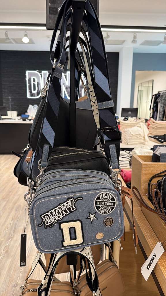 ZR060 DKNY 牛仔色立體CROSSBODY BAG 20X13cm