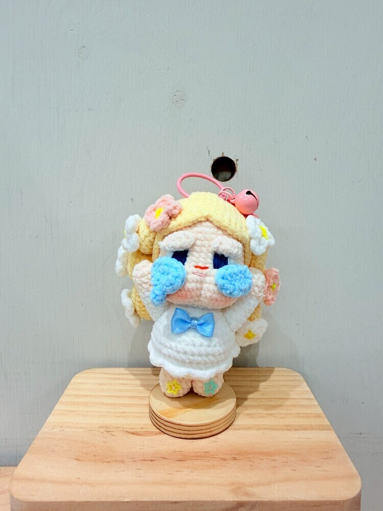 4035-花朵金髮藍眼淚哭娃吊飾『約11cm』