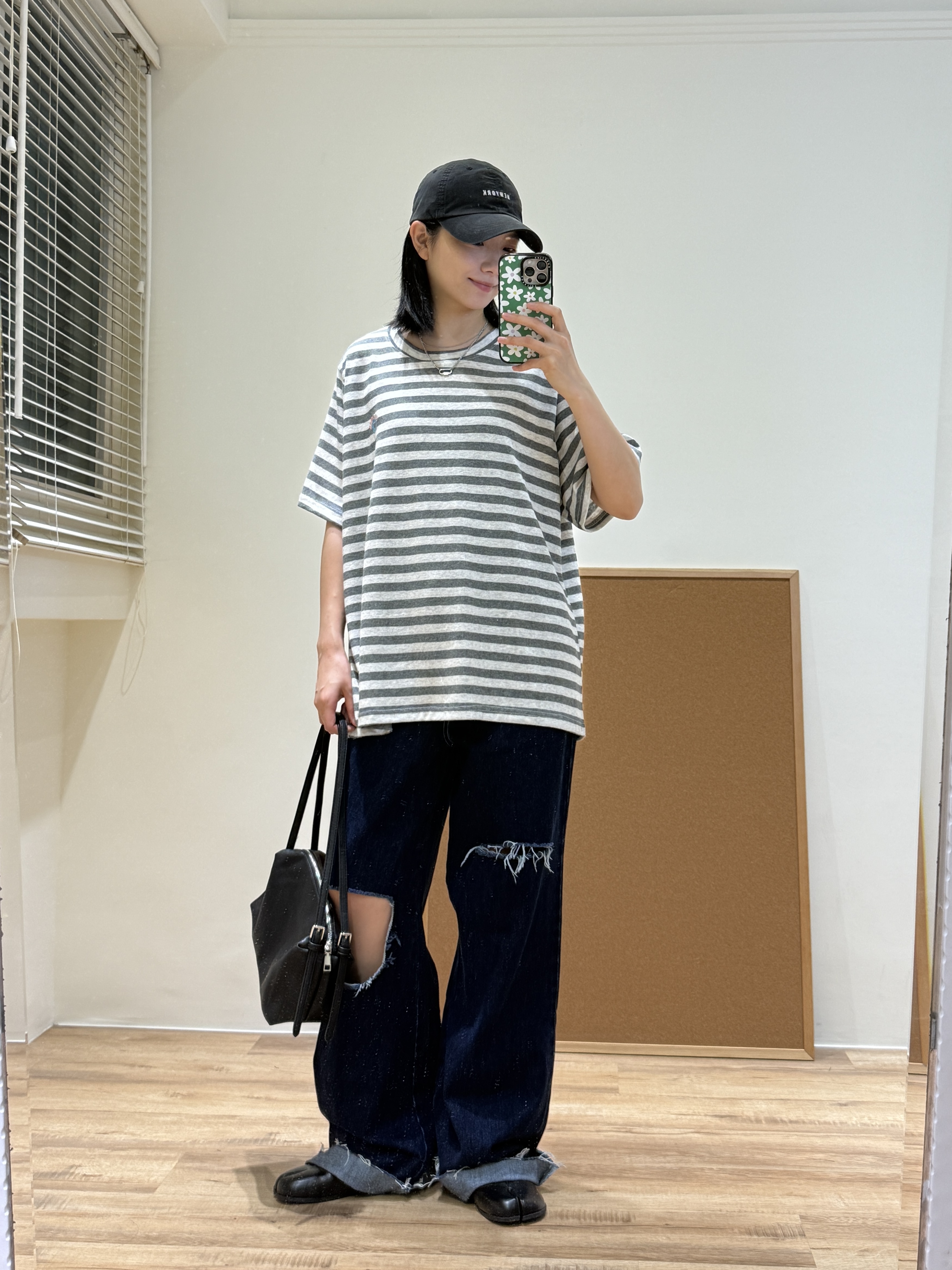 刺繡小花條紋TEE