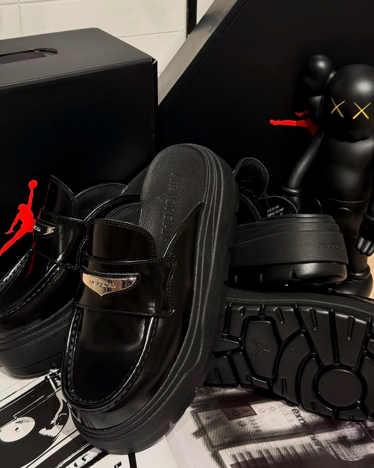 【預訂】AIR JORDAN MULE 黑銀樂福厚底皮鞋-WOMEN