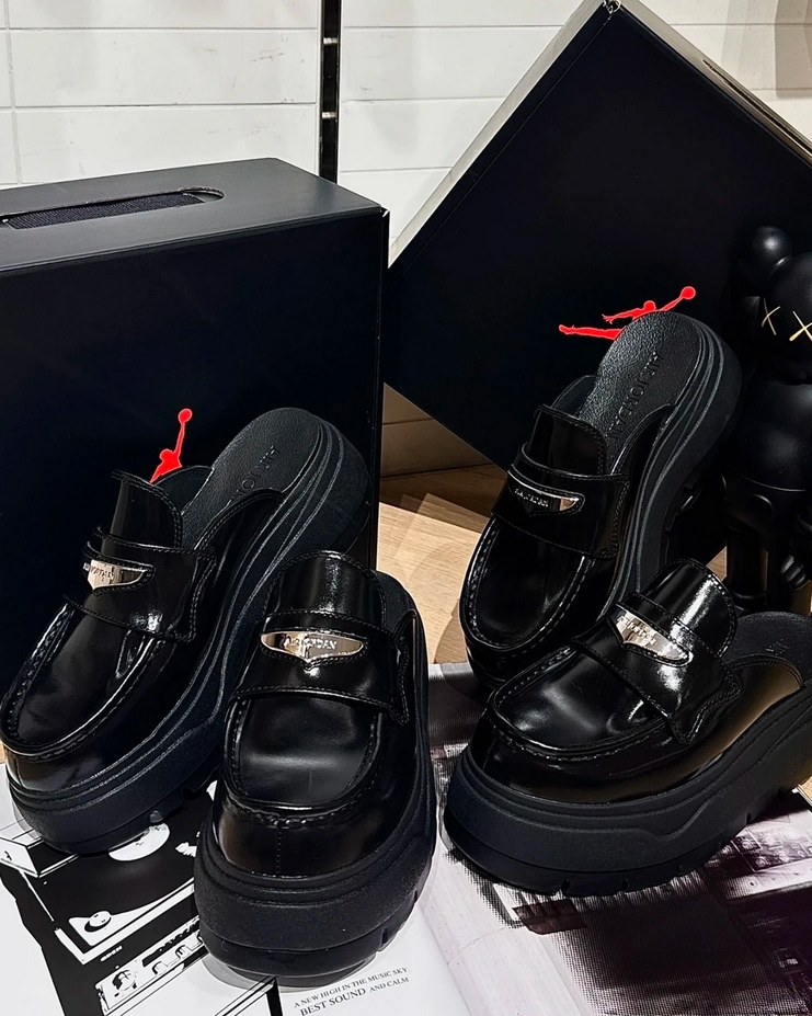 【預訂】AIR JORDAN MULE 黑銀樂福厚底皮鞋-WOMEN