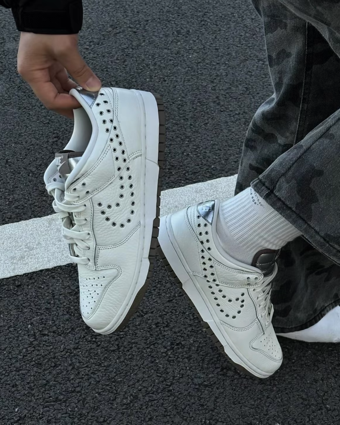 NIKE DUNK LOW Sail Silver 奶油白 銀色 鉚釘 荔枝皮 低筒休閒鞋 男女鞋
