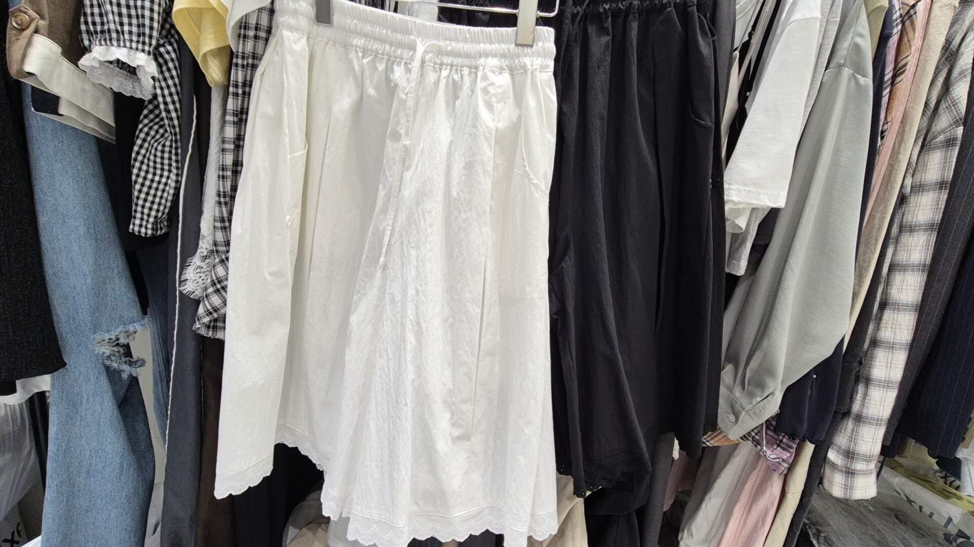 TE2612 Lace Leg Bermuda