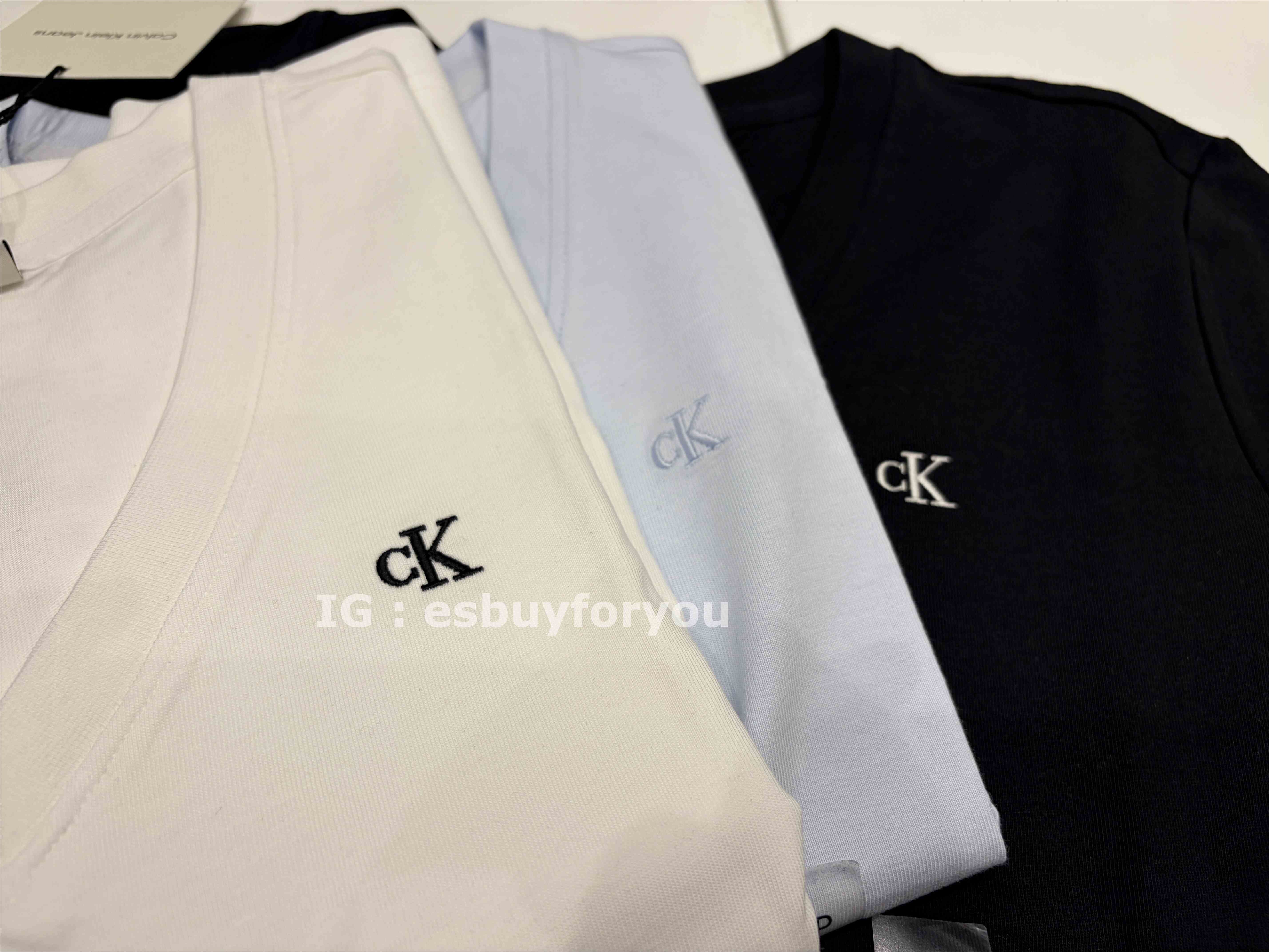 CK 女大人 經典款 電繡小字樣 V領 短TEE (３色) (Class fit)