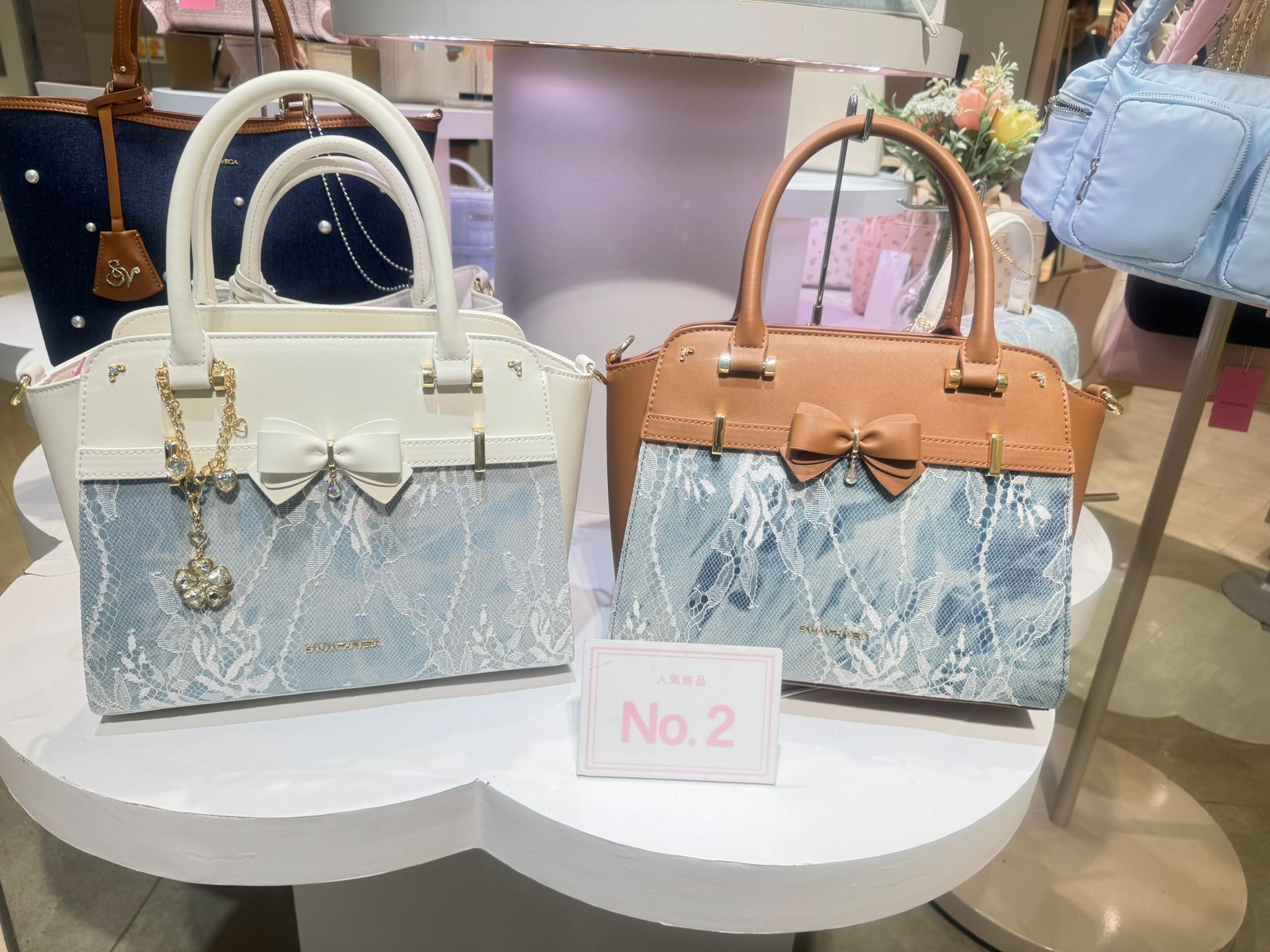 SA04  大size 闊12 .5 高9 $1219  不連吊飾