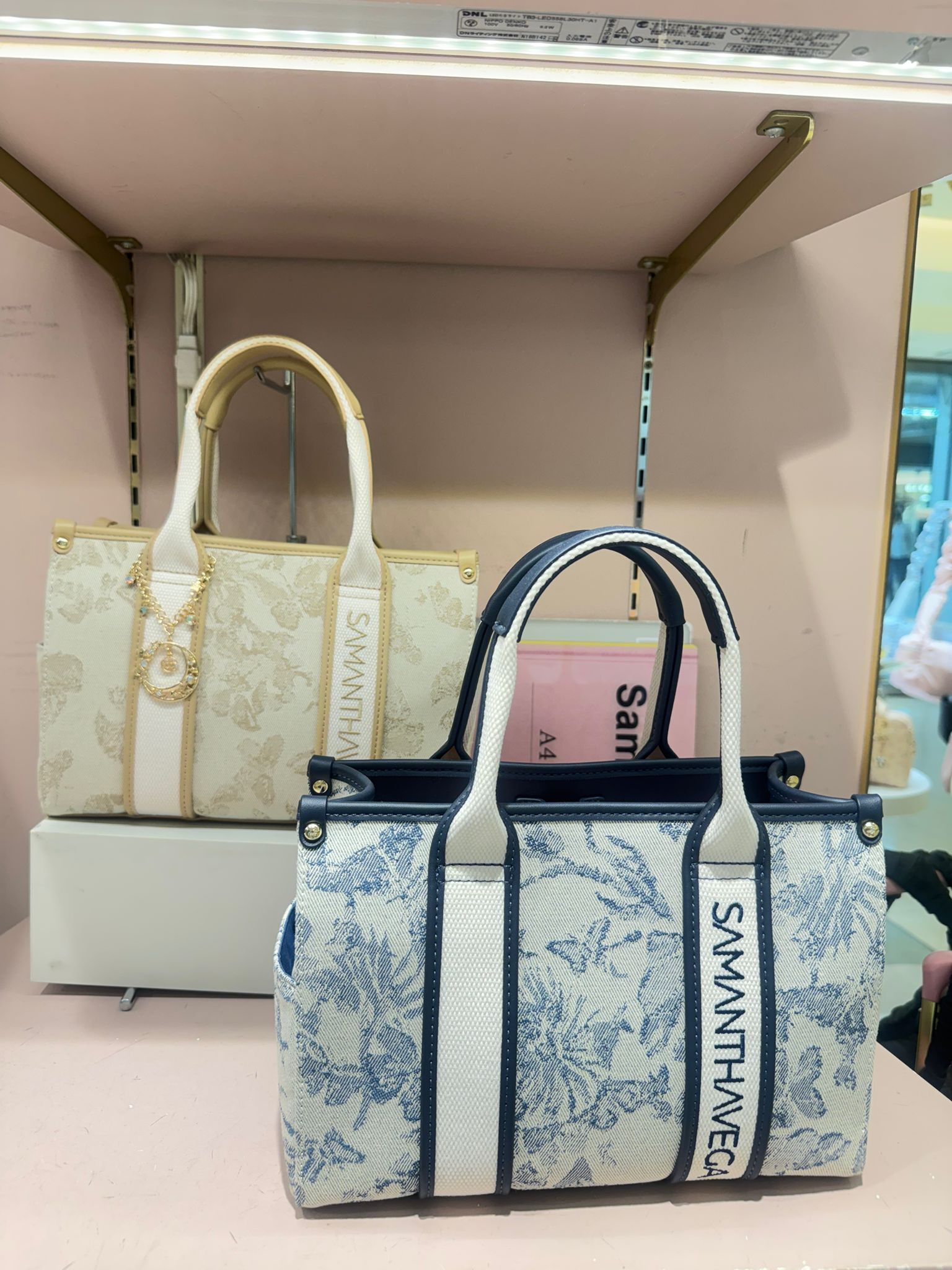 SA10 闊10 高7.5 $1039 月亮鎖匙扣$349