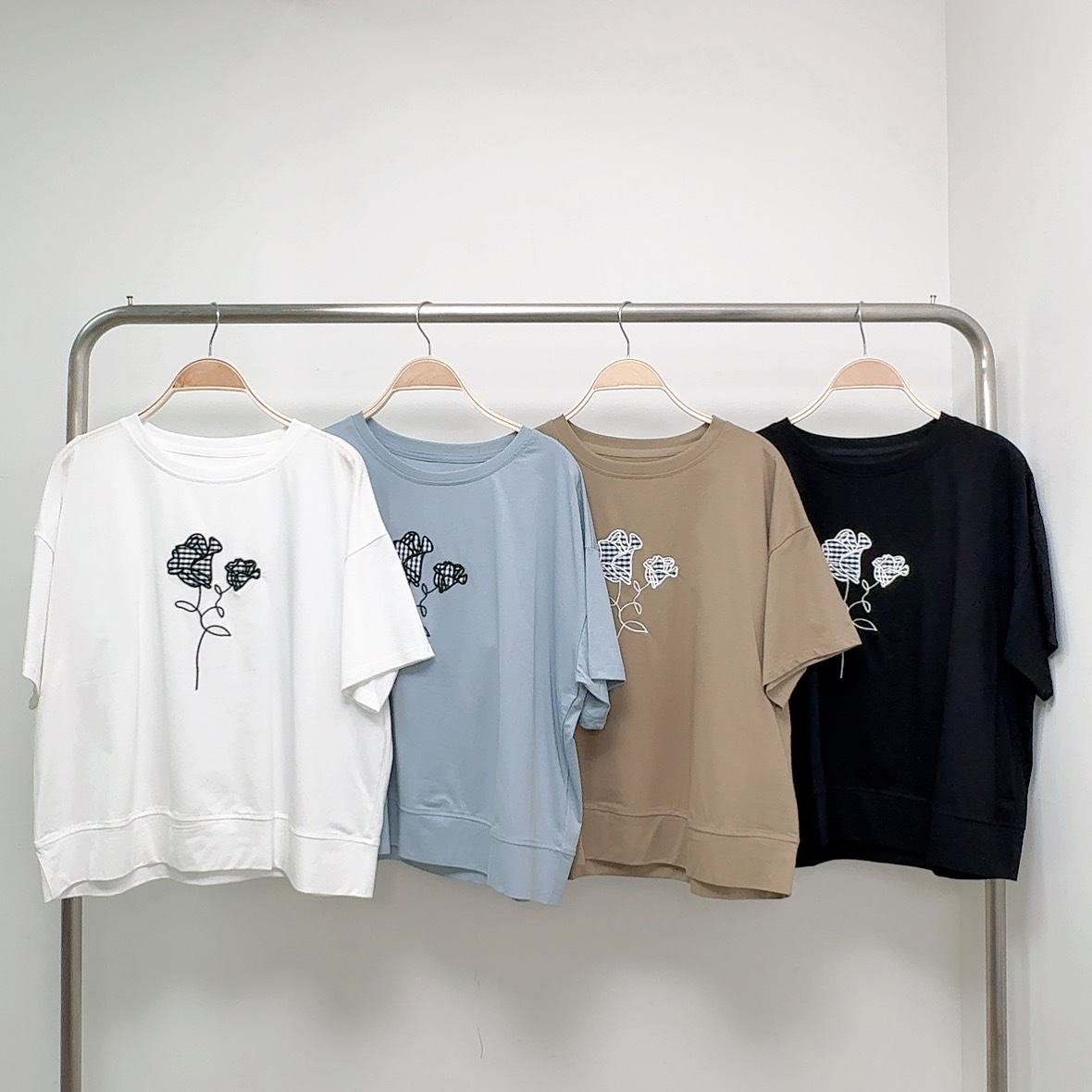 【預訂】格仔刺繡花朵棉TOP (T29-T32)