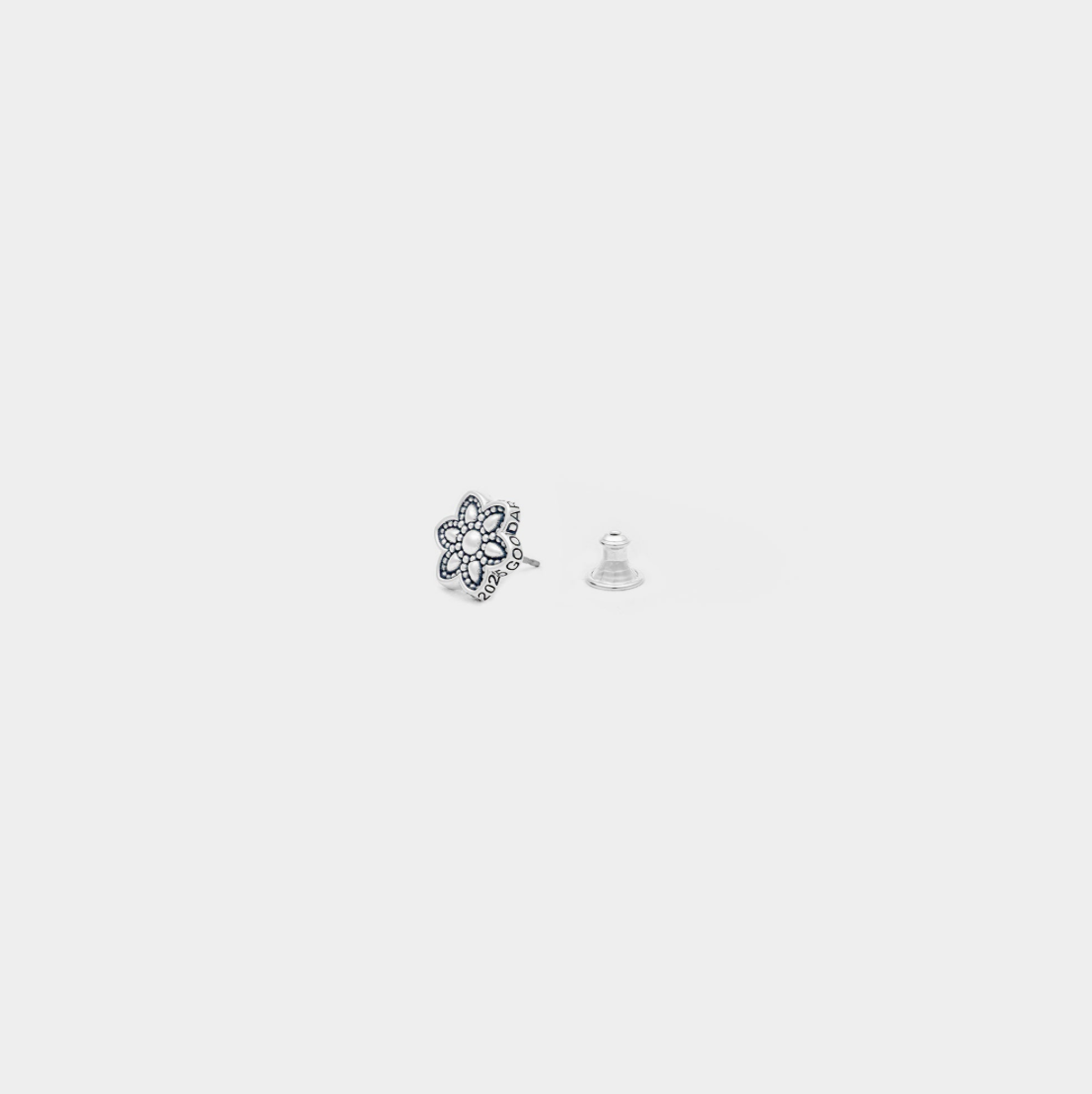 FANCY CUTOUT STUD