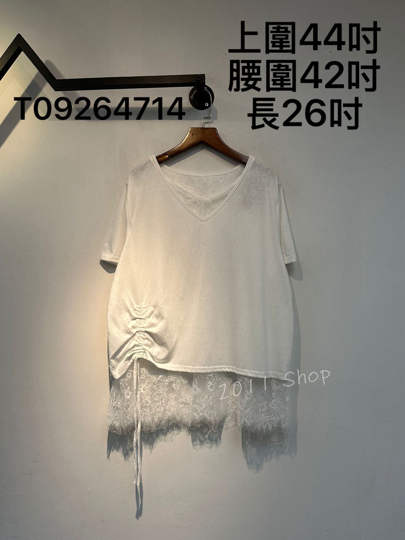 假兩件V領綁繩T恤配蕾絲打底  上圍44吋 腰圍42吋 長26吋  T09264714