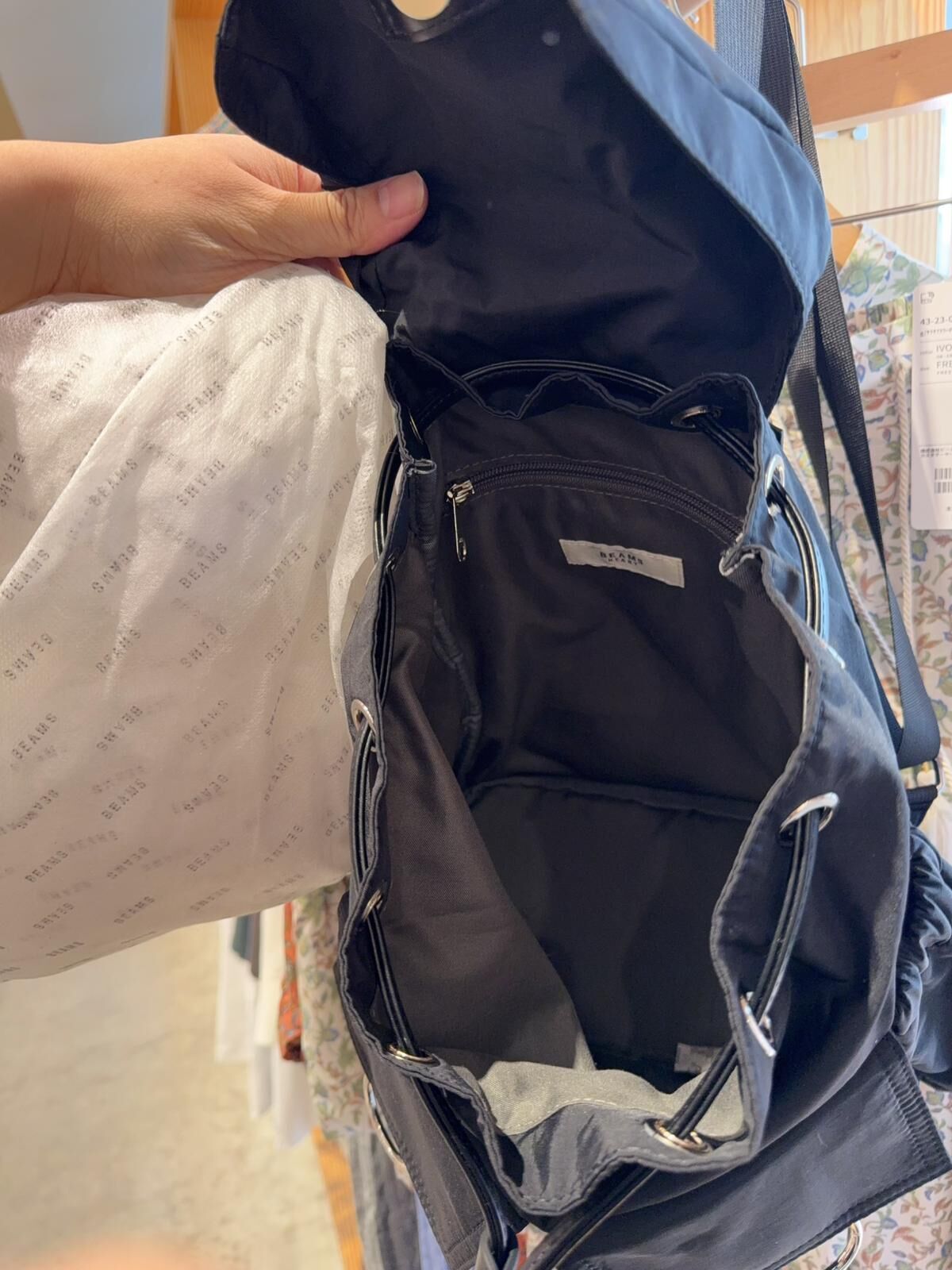 BH09 超輕身 闊11高14 $499