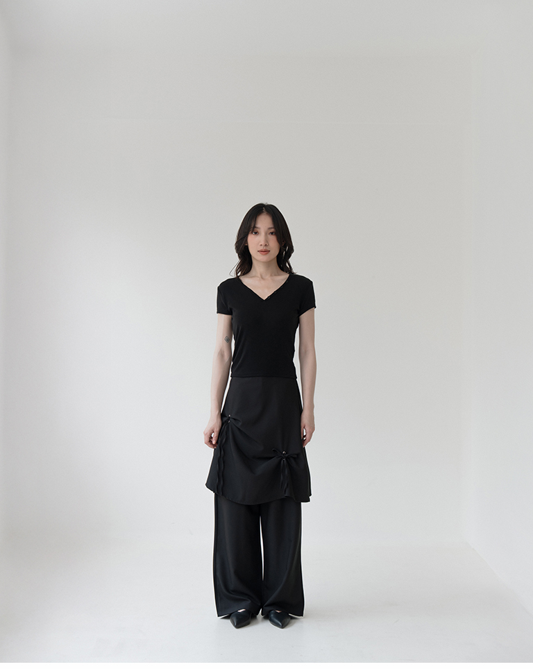 Simple V-neck button-down fitted cropped top - Black S/M【01099726】in stock+pre-order